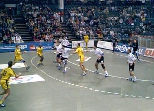 Kein Durchkommen f�r die Portugiesen durch die THW-Deckung...