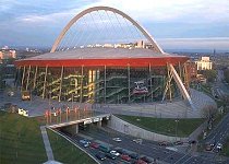 18000 Zuschauer fa�t die K�lnarena.