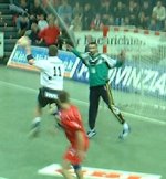 Martin Schmidt macht per Gegensto� das 2:1 (3.).