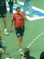 Der verletzte Christian Berge verlie� entt�uscht die Halle.