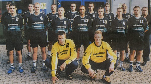 Hinten von links: Co-Trainer Brandes, Kalarash, Karlow, Kl�ttermann, Navarin, Weber, Hairston, Trainer OberbeckMitte von links: Nikolov, Sonnefeld, Berblinger, Gerfen, Grommas, Michalewicz, R�hmland Vorne von links: Reckzeh, L�tt