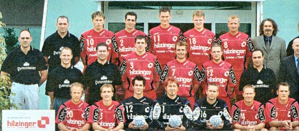 Hinten von links: Co-Trainer Markovic, Kokir, S. Aschenbroich, Kroner, Rasch, Kantimm, 1. Vors. TV Willst�tt Hetzel, 2. Vors. TuS Schutterwald LeistnerMitte von links: Manager Wiedemann, Fitnesstrainer Meier, Physioth. Pahle, M. Aschenbroich,