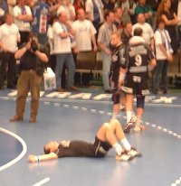 Am Boden nach seinem Fehlwurf: Perunicic. Doch sein verworfener Siebenmeter bedeutete nicht das Aus f�r seinen SCM.