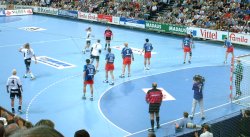 Der THW kam auf dem neu lackierten Hallenboden ins Schleudern.