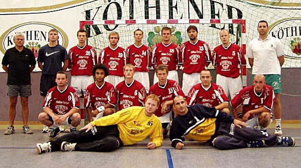 Oben von links: Trainer Prokop, Dilkas, Fende, Mischek, Karl, Feny�,  Schimmelpfennig, Co-Trainer  PeterUnten von links: Baumgart, Peglow, Uelsmann, Hickethier, R�chardt, Lache Liegend von links: Tuchen, Schliwa