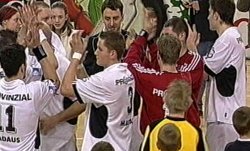 Jubel beim THW nach dem ersten Sieg bei der HSG D/M Wetzlar.