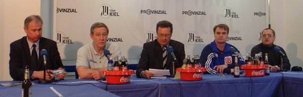 Pressekonferenz. Von links: THW-Manager Schwenker, THW-Trainer Serdarusic, Moderator K�rting, Dynamo-Trainer Ptscheljakov, Dynamo-Manager Maslakov.