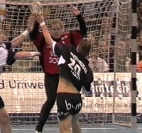 Christian Zeitz tankt sich zum 13:10 durch.