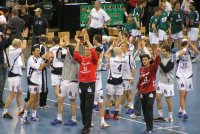 Die Mannschaft bedankt sich bei den �ber 2000 mitgereisten THW-Fans