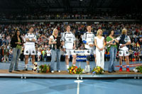 Abschied von der Kieler Ostseehalle: von rechts  Johan Pettersson mit Sohn Filip, und Frau Sofia mit  T�chterchen Signe, Sebastian Prei� mit Freundin Hanne,  Martin Boquist mit Freundin Jenny und Sohn Arvid, sowie 