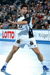 Nikola Karabatic beim Strafwurf.