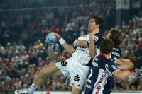 Nikola Karabatic fest im SG-Griff.