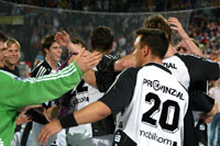 Kollektive Kieler Gl�ckseligkeit nach dem hart erk�mpften Sieg gegen Hamburg