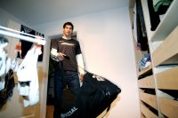 Nikola Karabatic packt seine Sachen diesen Sommer f�r einen Frankeich-Urlaub bei seiner Familie