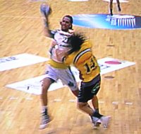 Lars Krogh Jeppesen beim Gegensto�.