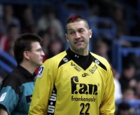 Chrischa Hannawald weckte zun�chst das heimische Publikum mit einigen Paraden auf.