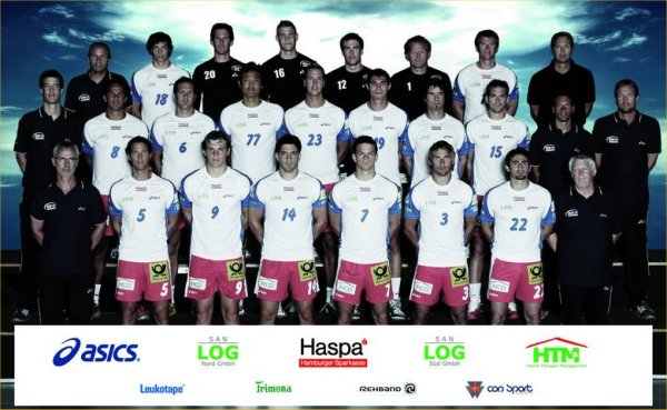 Trainer Schwalb;Vorne von links: Physiotherapeut Dikof, Jansen, Schult, Gille, Flohr, Schr�der, Lavrov, Betreuer Seng