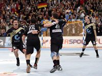 Grenzenloser Jubel nach dem entscheidenden Treffer zum 27:25 durch Torsten Jansen.