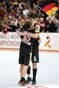 Die Erl�sung nach dem Schlusspfiff: Torsten Jansen und Pascal Hens  haben den Finaleinzug geschafft!