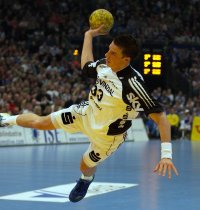 Der vorgezogene Dominik Klein bereitete dem Gummersbacher Angriff im ersten Durchgang erhebliche Probleme.