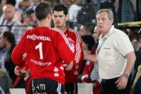THW-Coach Noka Serdarusic wechselte in der 13. Minute Henning Fritz f�r Thierry Omeyer ein.
