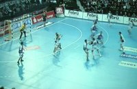 In den ersten Minuten des Spiels zeigte sich der THW �berrascht von der 3:3-Abwehrformation des TBV.