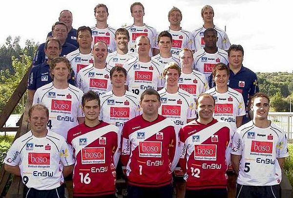 Oben von links: Betreuer Jenter, W. Strobel, Kneer, Sauer, Ilitsch;2. Reihe von links: Co-Trainer Heimann, Chi-Hyo, Brack, Stevic, Felhio;3. Reihe von links: Trainer Dr. Brack, Job, Kl�ttermann, Trost, Physioth. Kremer;