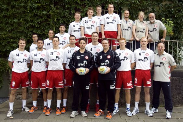 Hinten von links: Casanova, Schmidt, Schmetz, Sigfusson, Schult, Sch�tte, Siniak, Lauftrainer Sch�ler, Physioth. Sch�tte, Arzt Dr. Weisberg;