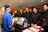 Belohnung: Die deutsche Mannschaft g�nnte sich ein Essen im Fastfood-Restaurant.