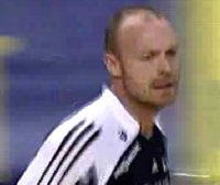 Henrik Lundstr�m erzielte in der Schlussphase zwei wichtige Treffer.