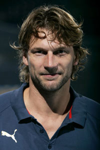 Robert Hedin wird sich ab der n�chsten Spielzeit ganz auf die norwegische Nationalmannschaft konzentrieren.