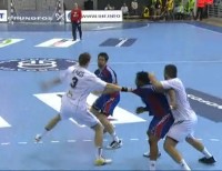 Karabatic (vorn beim Wurf) erzielte neun Tore, Omeyer (im Hintergrund) parierte 12 W�rfe.