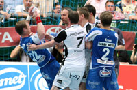 Einer der entscheidenden Momente: Erst verlor Svavarsson, kurz darauf Thierry Omeyer die Nerven.