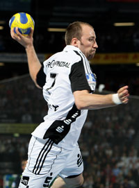 Sicher von au�en, nervenstark vom Siebenmeterpunkt:  Vid Kavticnik erzielte 10/6 Treffer.