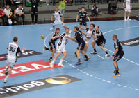 Die L�wen-Abwehr trat gegen den Kieler R�ckraum weit heraus.