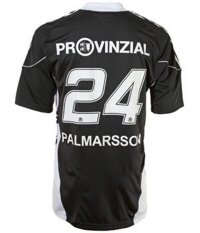 R�ckansicht des schwarzen Ausw�rtstrikots.