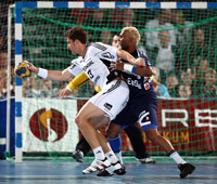 Marcus Ahlm setzt sich gegen Johan Boisedu durch.