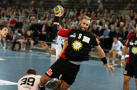 L�bbeckes Abwehrchef Artur Siodmiak tauchte nur selten am Kieler Torkreis auf, verwandelte aber seine beiden Chancen sicher.