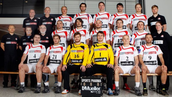 Oben von links: Thustrup, Trainer Linnell, Mikkelsen, Jeppesen, Oechsler, Garralda, S�ndergaard, Petersen;Mitte von links: Pedersen, Hernandez, Skov, Nikolic, Spellerberg, Forslund, Enggaard, Schnuchel, Thomsen;