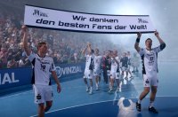 Dank an die Fans: Tobias Raichmann und Kapit�n Marcus Ahlm. 