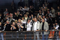 Die Kieler Fan-Kolonie in der Merkur Arena hatte viele Gründe zum Jubeln. Die Kieler Fan-Kolonie in der Merkur Arena hatte viele Gründe zum Jubeln.