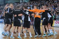 Wie in Flensburg: Eine Jubeltraube nach dem Schlusspfiff wollen die Kieler auch am Sonntag bilden.