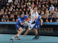 Harter Kampf: Marcus Ahlm wurde eng markiert.