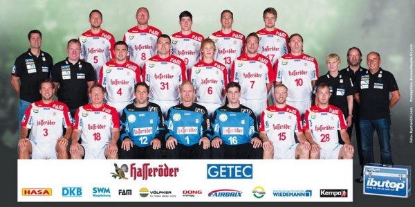 Oben von links: Rojewski, Pajovic, Hansen, Natek, L. Carstens; Mitte von links: Co-Trainer Pauling, Trainer F. Carstens, Doborac, Jurecki, Musche, Landsberg, van Olphen, �rztin Dr. Hoffmeyer, Physioth. Engemann, Betreuer Barnikol; 