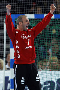 Thierry Omeyer gewann diesmal das Torh�terduell gegen Marin Sego.