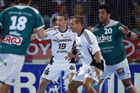 Kreisl�ufer Georgios Chalkidis hielt die Kieler Deckung auf Trab.