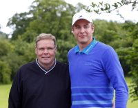 Freuen sich �ber die Vertragsverl�ngerung: THW-Gesch�ftsf�hrer Klaus Elwardt und Filip Jicha.