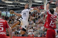 "Air France": Daniel Narcisse traf erneut aus luftiger H�he.