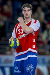 Der ehemalige Kieler Hendrik Pekeler war mit f�nf Treffern bester Torsch�tze bei den G�sten.