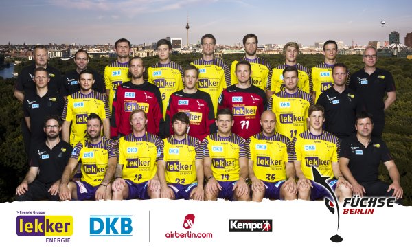 Oben von links: Betreuer Klavehn, Gesch�ftsf�hrer Hanning, Spoljaric, Th�mmler, Laen, Bult, L�ffler, Jaszka; Mitte von links: Athletiktrainer Helm, Nincevic, Heinevetter, Kroll, Stochl, Richwien, Trainer Sigurdsson; 